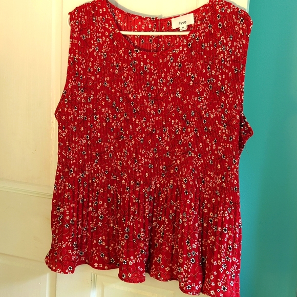 Fyve Tops - NWOT Woman's Sleeveless Blouse